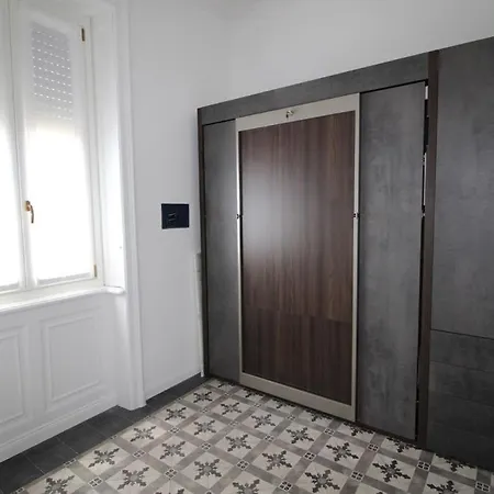 Lacaralele1 * Milán