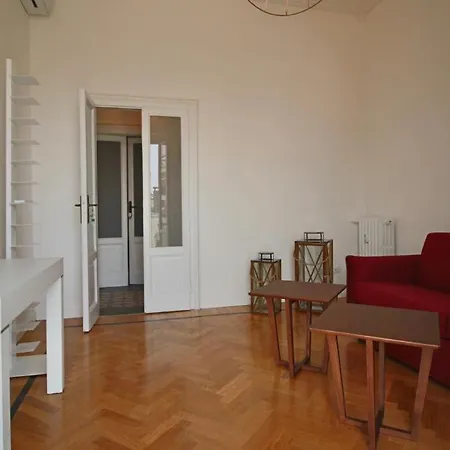 Lacaralele1 Appartement Milan
