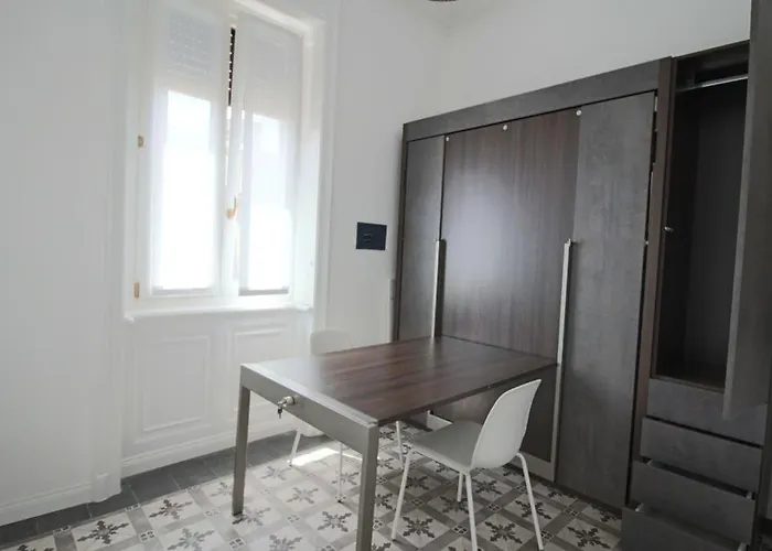 Lacaralele1 Apartment Mailand