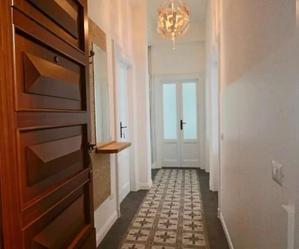 Apartment Lacaralele1